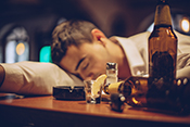 Complex relationship between alcohol consumption and psychiatric distress