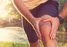 Grating, creaking, cracking, or popping sounds from the knee can be an early warning sign of osteoarthritis for some people, suggests a VA-led study. <em>(Photo: ©iStock/m-gucci)</em> 