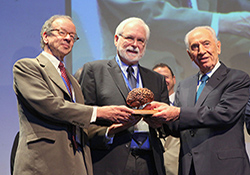  (From left) Drs. Arto Nurmikko and John Donoghue accept a bronze brain statue, part of the $1 million Moshe Mirilashvili Memorial Fund B.R.A.I.N. Prize,
    from Israeli President Shimon Peres.