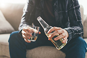 Alcohol use changes linked to HIV medication non-adherence - Photo: ©iStock/eclipse_images
