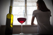 Gender-tailored alcohol screening improves detection among women - Photo: ©iStock/kieferpix