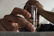 Problem drinking patterns after traumatic brain injury - Photo: ©Getty Images/ZzzVuk