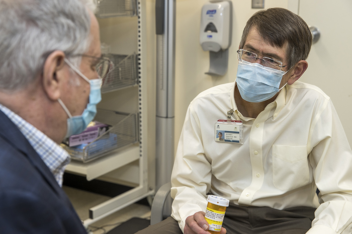 Dr. Jeffrey Whittle meets with a PREVENTABLE study participant at the Milwaukee VA. (<em>Photo by Ben Slane</em>)