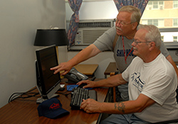    A staff member at the Albany Stratton VA Medical Center introduces the My Health<em>e</em>Vet program to a Veteran.