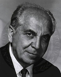 Dr. Ludwik Gross, a longtime VA scientist, discovered the first two mammalian cancer viruses and was the first scientist to demonstrate that leukemia in mammals was transmitted by a virus.