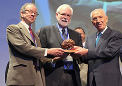 (From left) Drs. Arto Nurmikko and John Donoghue accept a bronze brain statue, part of the $1 million Moshe Mirilashvili Memorial Fund B.R.A.I.N. Prize,
    from Israeli President Shimon Peres.