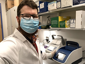 Dr. Robert Oakes, a VA Biomedical Laboratory Research and Development career development awardee, unpacks his first instrument purchased to support VA-sponsored research. Dr. Oakes’ research focuses on the development of novel treatments and drug delivery approaches for autoimmune diseases like multiple sclerosis.